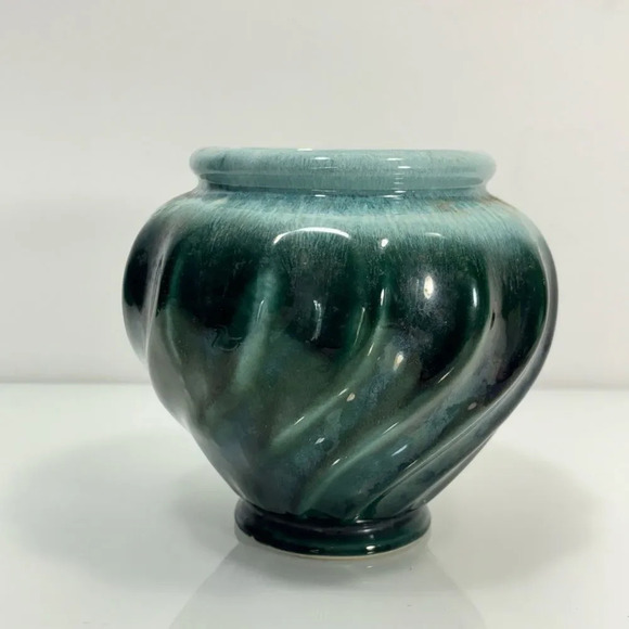 Vintage MCM USA Ceramic Green White Glaze Swirl Urn Vase - Picture 2 of 9